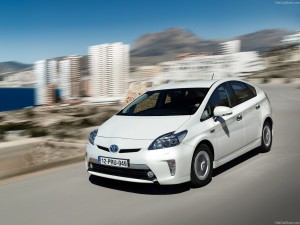 Toyota-Prius_Plug-in_Hybrid_2013_1280x960_wallpaper_01