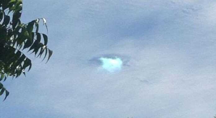Bizarre-Hole-in-the-Clouds-Makes-Californians-Believe-They-Are-Visited-by-Aliens
