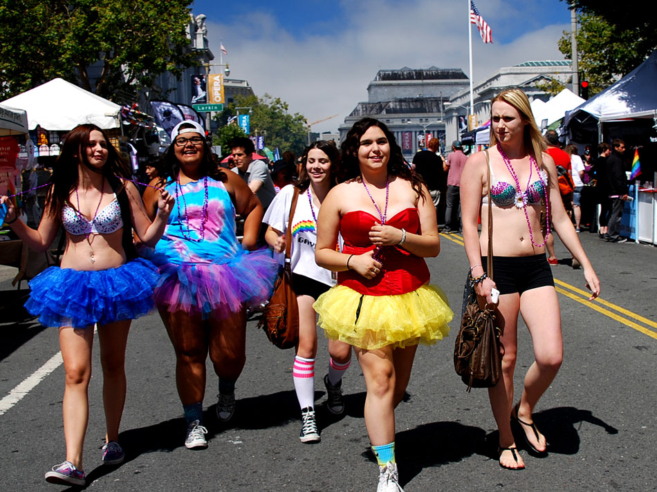 Парад лесбиянок, геев, бисексуалов и транссексуалов в Сан-Франциско. 