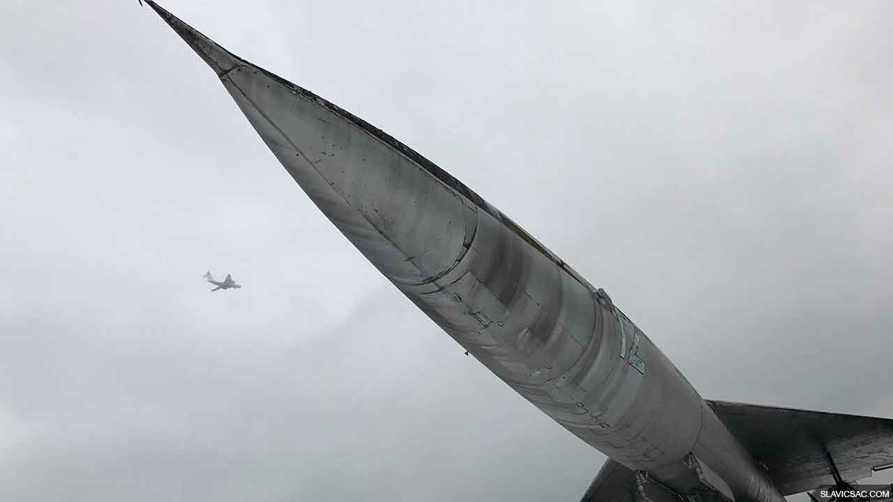 russian-airplane-war-soviet-rocket