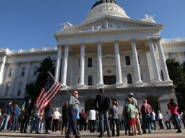 How many Russians/Ukrainians live in Sacramento?