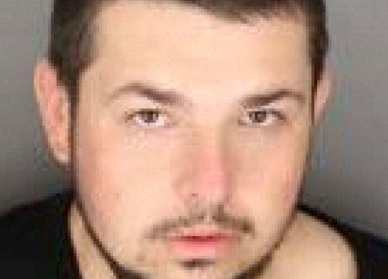 Полиция разыскивает Павла Устимчука, обвиненного в автомобильных взломах и не явившегося в суд