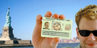 Держатели грин-карт в США получат поблажку от Трампа