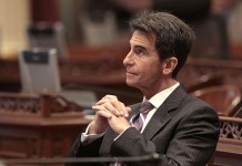 Джерри Браун подписал закон о защите прав трансгендерных работников