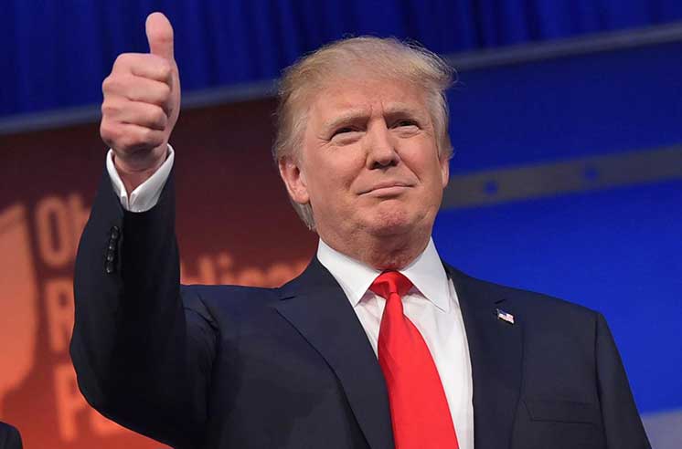 donald-trump-flashes-the-thumbs-up.jpg