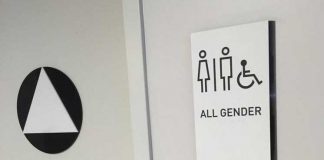 USCIS признает теперь только два биологических пола — мужской и женский Gender Neutral Bathroom