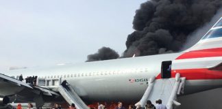 Чикаго загорелся самолет