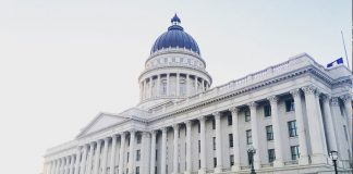 СМИ: двое сенаторов продали акции после секретного брифинга о последствиях коронавируса Состав Когресса США