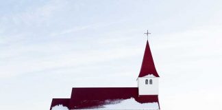 Власти Арканзаса предупреждают пастора евангелической церкви церкви в США