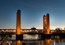 В Сакраменто неизвестным убит 16-летний Кирилл Труш Tower Bridge, Sacramento
