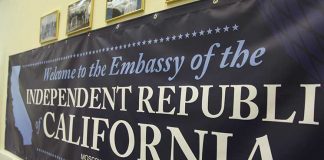 Открыто ненастоящее посольство Калифорнии в Москве Embassy of California, Moscow, Russia