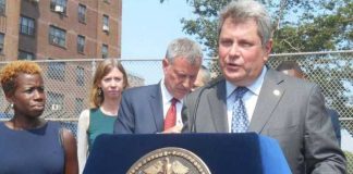 Алек Брук-Красный