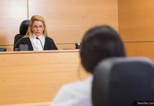 Иммиграционный адвокат в Лос-Анджелесе признается в мошенничестве Courtroom
