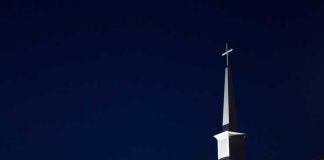 В США чаще попадают в больницы из-за коронавируса жители религиозных штатов Church