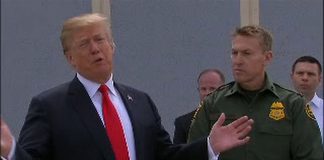 Трамп осматривает модели мексиканской стены в Сан-Диего