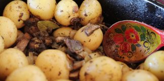 Russian Restaurant on the Russian River Flourishes