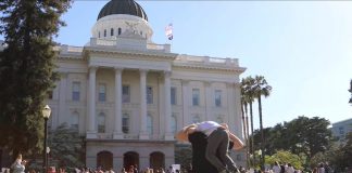 Массовые мероприятия для невакцинированных калифорнийцев будут недоступны