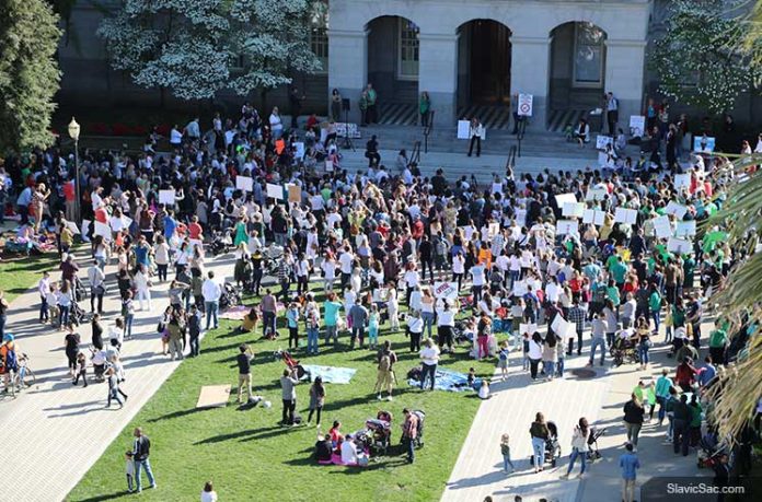 Anti-vaccination protest in Sacramento, Ca