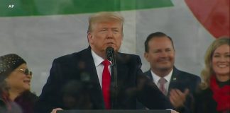 Трамп первым из президентов выступил на митинге противников абортов