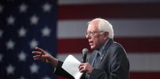 Демократы выражают протест против политики Трампа берни сандерс