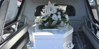 Мать убита горем из-за смерти дочери, отказавшейся сделать прививку от COVID-19