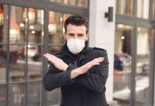 YouTube заблокировал аккаунт сенатора-республиканца за дезинформацию о ношении масок