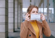 В каунти Сонома ношение масок строго обязательно в общественных местах