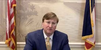 Губернатор Миссисиппи молится за Трампа и американский народ