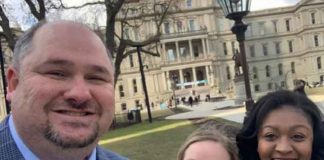 Член Палаты представителей штата Мичиган скончался от коронавируса, подозревают близкие