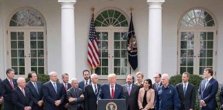 Президент Трамп рассматривает рекомендации по возобновлению работы бизнеса, открытия школ и церквей President Trump