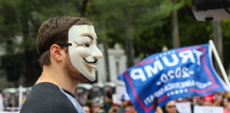 В пятницу сторонники Трампа устраивают митинги по всей стране