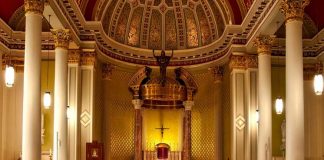 Католические организации помогают американцам справляться с эпидемией