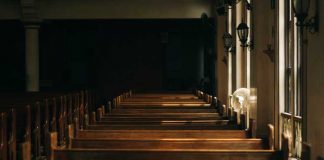 Верховный суд частично разрешил калифорнийским церквям проводить богослужения внутри помещения