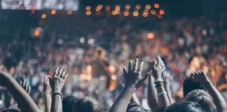 На севере Калифорнии более 180 человек подверглись риску заражения COVID-19 во время церковной службы