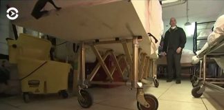 Морги переполнены, мест на кладбищах не хватает, крематории работают круглосуточно