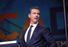 Калифорнийский суд: губернатор Ньюсом злоупотребил властью во время пандемии