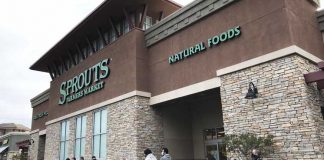 Пищевые гиганты отказываются от искусственных добавок Sprouts grocery store