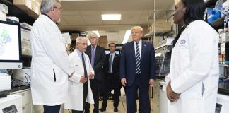 Трамп заявил об успехах ученых в поиске лекарства от коронавируса