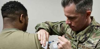 Дональд Трамп хочет мобилизовать военных для распространения потенциальной вакцины против коронавируса