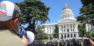 Жители Калифорнии планируют молитвенное стояние у Капитолия штата