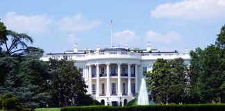 Законопроект о создании специальных клиник для эпицентров COVID-19 White House, Washington DC