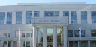 Иммигрант, освобожденный из тюрьмы из-за COVID-19, снова попал за решетку за угон автомобиля