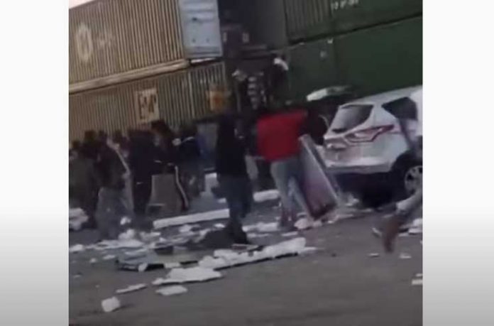 chicago-train-looting