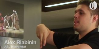 Немой сурдопереводчик из России переводит пресс-конференции мэра Портленда