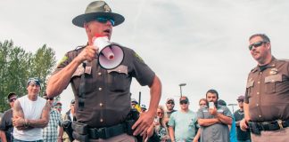 Шериф призывает не соблюдать приказ губернатора-демократа об обязательном ношении масок