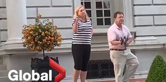 Семейная пара в Миссури защищала свой дом от протестующих с оружием в руках