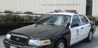 Полицейские Лос-Анджелеса подали в суд на город из-за требования о вакцинации от COVID-19