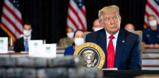 Президент Трамп продлил выплату пособия по безработице, но сократил его размер до $400 в неделю Donald Trump