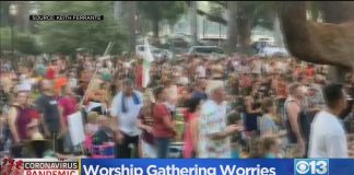 Тысячи верующих провели собрание прославления у Капитолия штата Калифорния