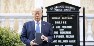 За отстранение Трампа выступают 50% респондентов, против – 48% Trump